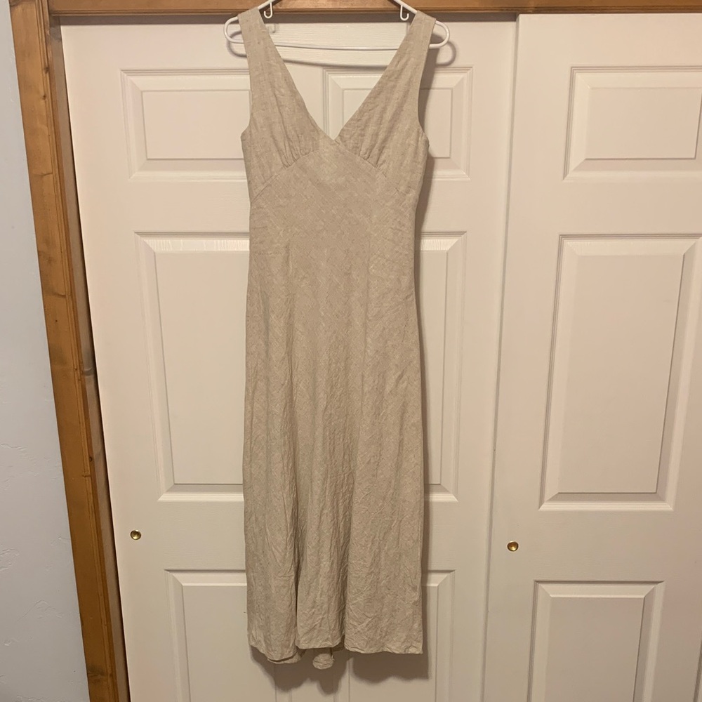 Chic Cream Sleeveless Maxi Dress